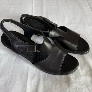 SAS 9.5S Suntimer Black Sandals Open Toe Tri Pad Comfort Shoes USA Heel Strap